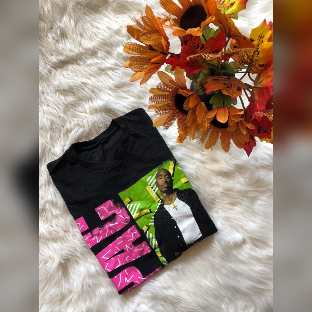 MENS 90’s TUPAC GRAPHIC TEE
